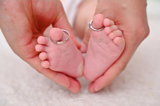 肇东怀孕肚子一边高一边低